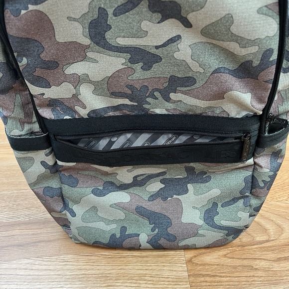 LeSportsac Montana Backpack Camo Removable Laptop Sleeve Insert NEW - Picture 6 of 13